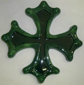 Croix Occitane semi évidée emaillée verte diamètre 33