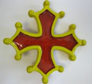 croix occitane diamètre 48 semi evidée émaillé rouge intérieur et jaune exterieur